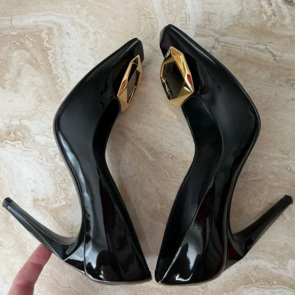Roger Vivier patent leather gold logo high heels shoes 35,5 us 5,5